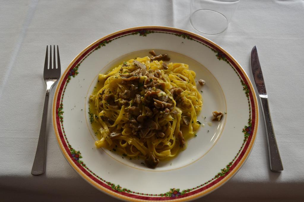 Albergo Ristorante Mancinelli Fossombrone Exteriör bild